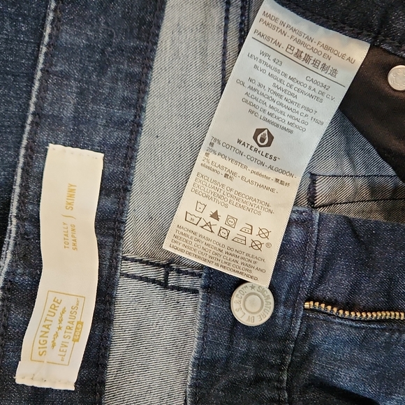 NWT Signature by Levi Strauss Mid Rise Skinny 29×28 Jeans, Flawless - Picture 15 of 17